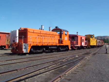 caboose_train_at_east_3_448x336.JPG